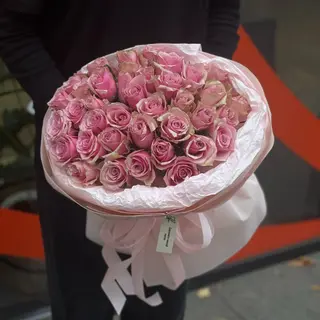 35 троянд Атена роял 