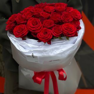 25 червоних троянд Марічка