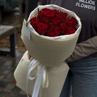 15 Червоних троянд Ред Ігл