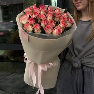 25 рожевих троянд Джумілія