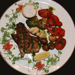 Скумбрія на грилі з овочами (250гр)