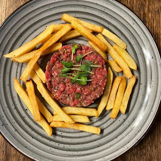 Тартар з телятини з фрі
