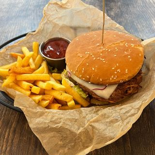 Бургер з рваною свининою 