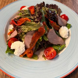 Салат з Телятиною, Печеним болгарським перцем і Крем Чiзом (250г)