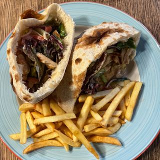 Піта з Куркою і Фрі (450г)