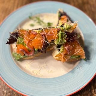 Авокадо-тост з лососем