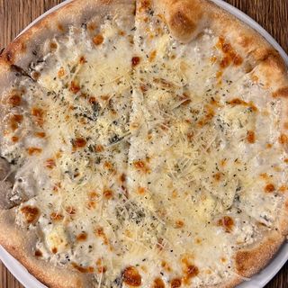 Піца Кватро Формаджи (250г) 22см