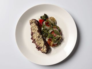 Теляча вирізка з овочами гриль