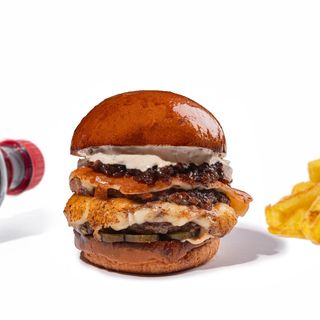 Дабл зі смаженим сиром та трюфельним соусом меню