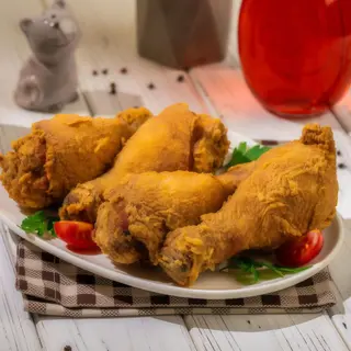 Комбо меню (гомілки курячі фрі (2 шт) та картопля по селянськи)
