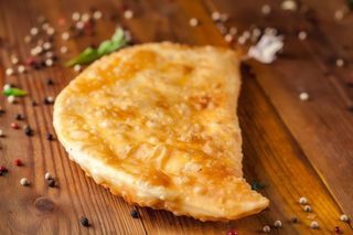 Чебурек з картоплею та грибами