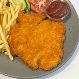 Куряча відбивна з картоплним пюре