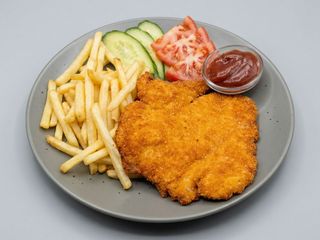 Куряча відбивна з картоплею по-селянськи