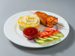 Курячий шашличок з картопляним пюре