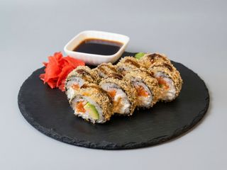 РОЛ ФРІ З СЛАБОСОЛЕНИМ ЛОСОСЕМ