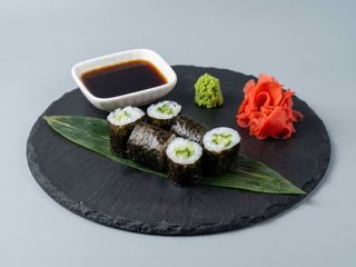 МАКІ РОЛИ З ОГІРКОМ