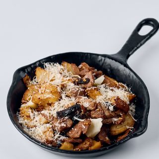 Картопля запечена зі свининою, чорносливом та яблуком 340 г