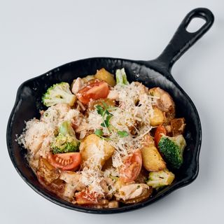 Картопля запечена з куркою та овочами 350г