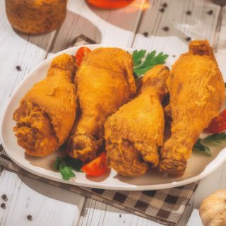 Комбо меню (гомілки курячі фрі (2 шт) та картопля по селянськи)