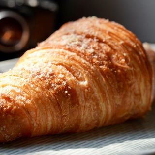 Круасан з заварним кремом