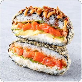 Суші-бургер з лососем кімчі