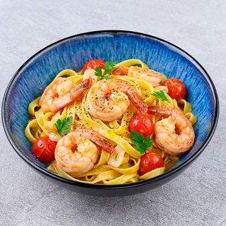 Паста з креветками в часниковій олії