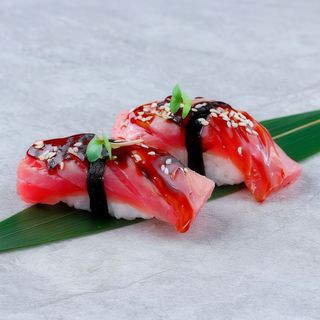 Суші опалений тунець (2 шт)