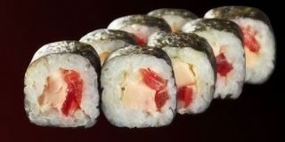 Макі з копченою куркою (120г)