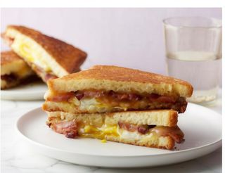 Сендвіч зі свининою та яєшнею (190г)