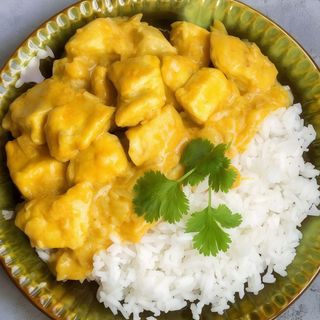 Курча в соусі каррі з ананасом