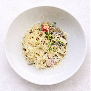 Паста з куркою та грибами