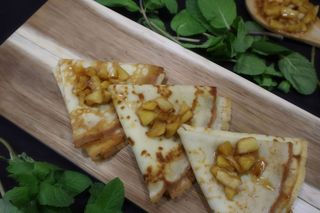 Млинці з яблуком та карамеллю