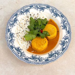 Нутові котлети з рисом та соусом манго з карі