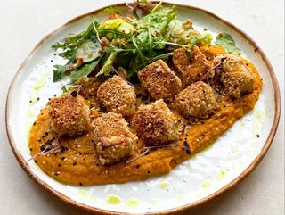 Смажений тофу з пюре з батату