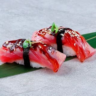 Суші опалений тунець (2 шт)