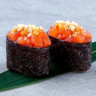 Спайс суші з лососем (2 шт)