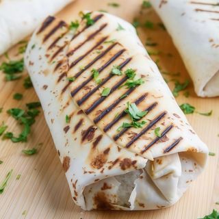 Хот-дог в лаваші з ковбаскою кабаносі (260г)