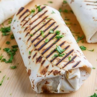 Хот дог в лаваші з вареною сосискою (250г)