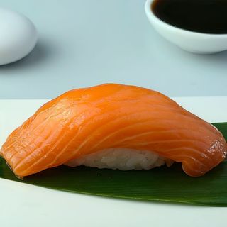 Суші нігірі Лосось (45г)