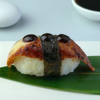 Суші нігірі Вугор (45г)