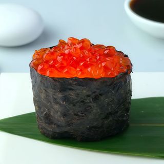 Гункан з червоною ікрою (50г)