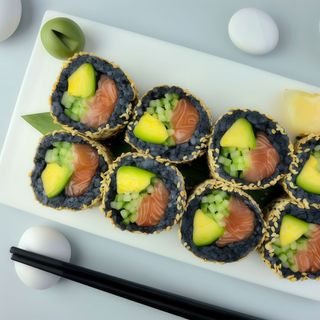 Рол Чорна Каліфорнія з лососем (310г)