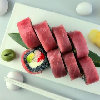 Рол з тунцем та чорним рисом (355г)