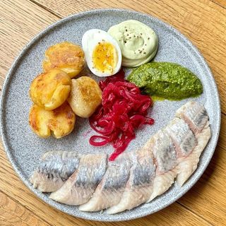 Малосольні оселедці з картоплею (250)