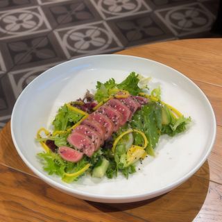 ЗЕЛЕНИЙ САЛАТ З ТУНЦЕМ ТАТАКІ ТА АВОКАДО (200г)