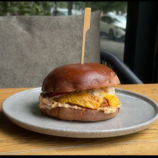 БУРГЕР РИБНИЙ З КРЕВЕТКОЮ (260г)