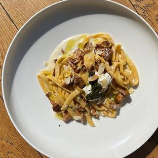 Паста з лисичками