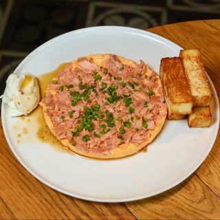 РІЄТ ІЗ ЛОСОСЯ З ВЕРШКОВИМ МУСОМ ТА ЦИТРУСОВИМ ТЕРІЯКІ (220г)