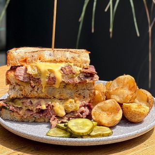 МЕЛТ З ПАСТРАМІ