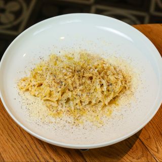 ПАСТА З П’ЄМОНТСЬКИМ ТРЮФЕЛЕМ У СОУСІ З БІЛОГО ВИНА ТА ВЕРШКОВОГО МАСЛА (300г)